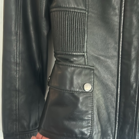 Great condition. Danier leather Jacket xxs - Picture 2 of 6